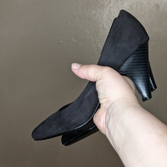 H&M Black suede low heel pumps - Picture 3 of 4